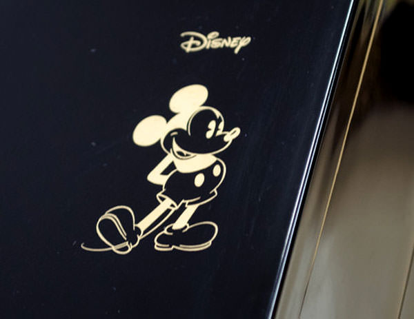 おせち・ディズニー・和風プレミアム四段重の蓋にはミッキーマウスの絵
