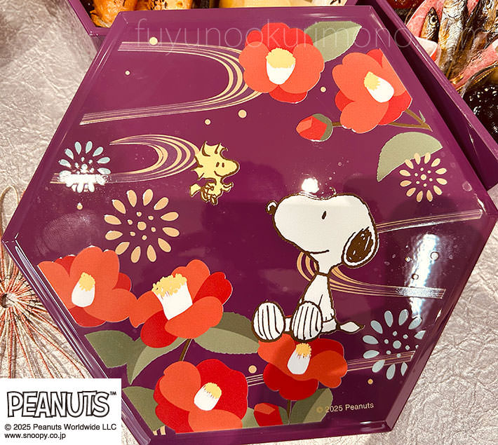 おせち・二段重「スヌーピー」のデザイン